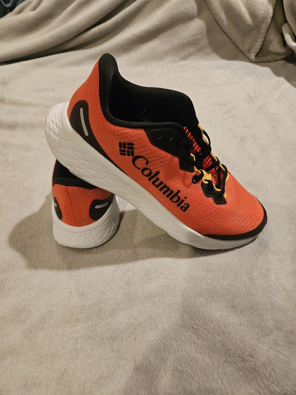 NEW Mens Columbia Orange Konos Trail / Hiking Sneakers – No Tags